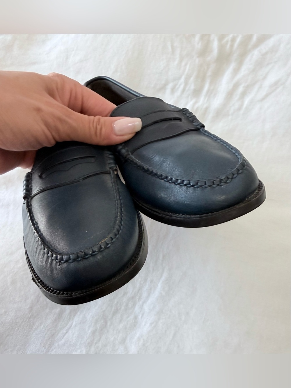 G.H. Bass & Co. | Women’s 8.5 | Navy Blue Kathleen Weejuns Penny Loafers - Picture 3 of 10